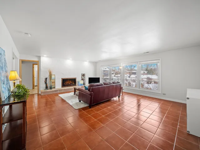 $845,000 | 16 Yorkshire Drive, Lincolnshire, IL 60069