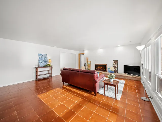 $845,000 | 16 Yorkshire Drive, Lincolnshire, IL 60069