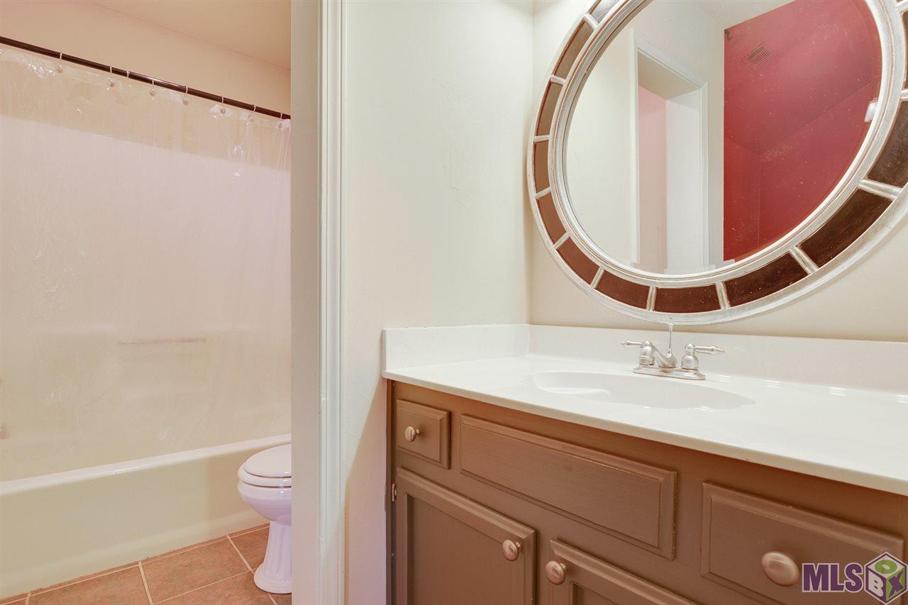 948 Ridgepoint Court, Unit 948 Baton Rouge, LA 70810 - Photo 6 of 9 Gallery Image 6