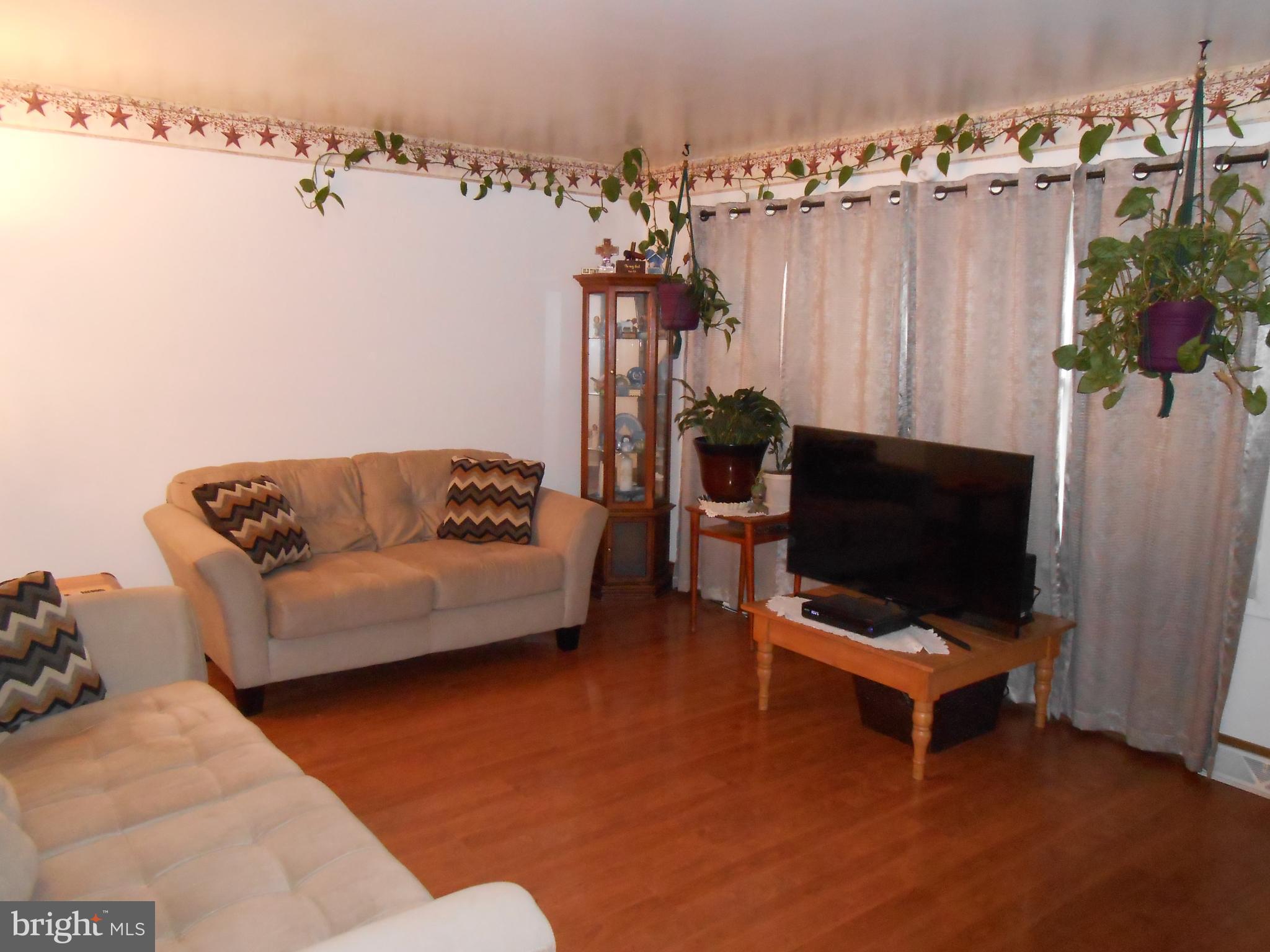 1252 Iron Bridge Road Columbia, PA 17512 - Photo 3 of 47 Living room