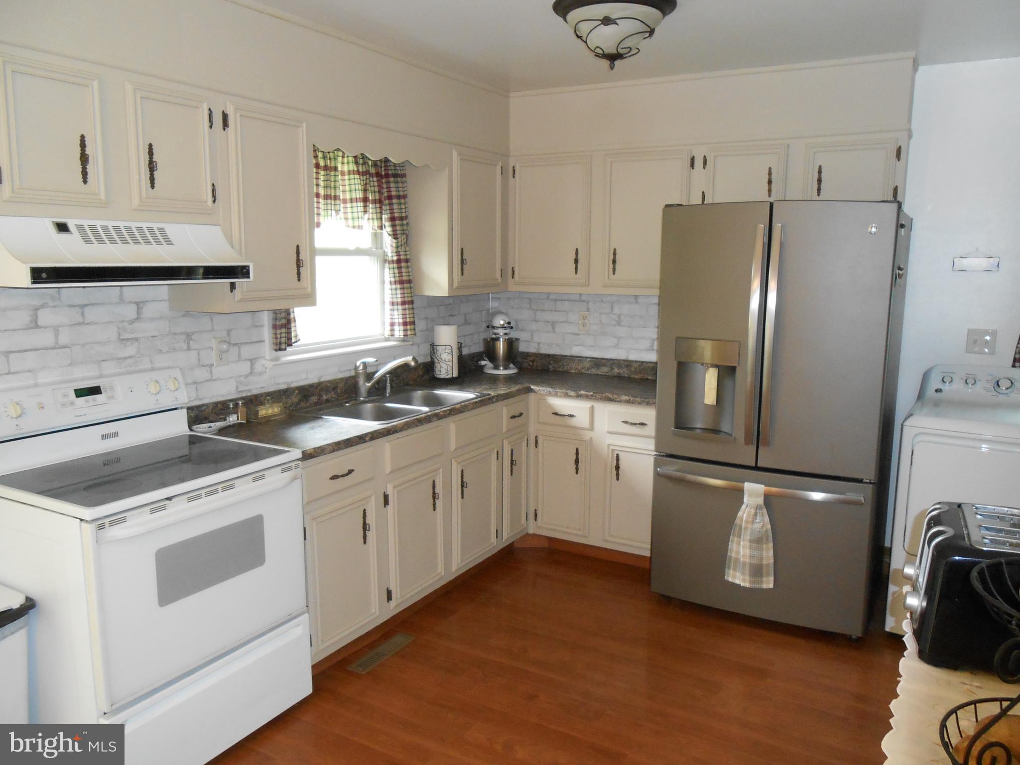 1252 Iron Bridge Road Columbia, PA 17512 - Photo 9 of 47 Kitchen