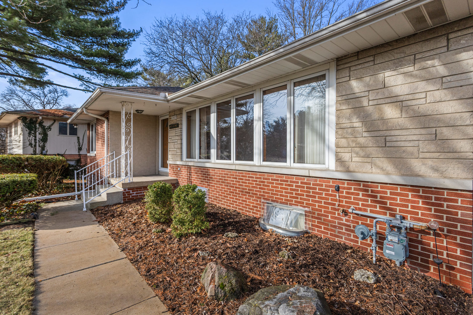 1203 Mayfair Road Champaign, IL 61821 - Photo 4 of 39 Gallery Image 4