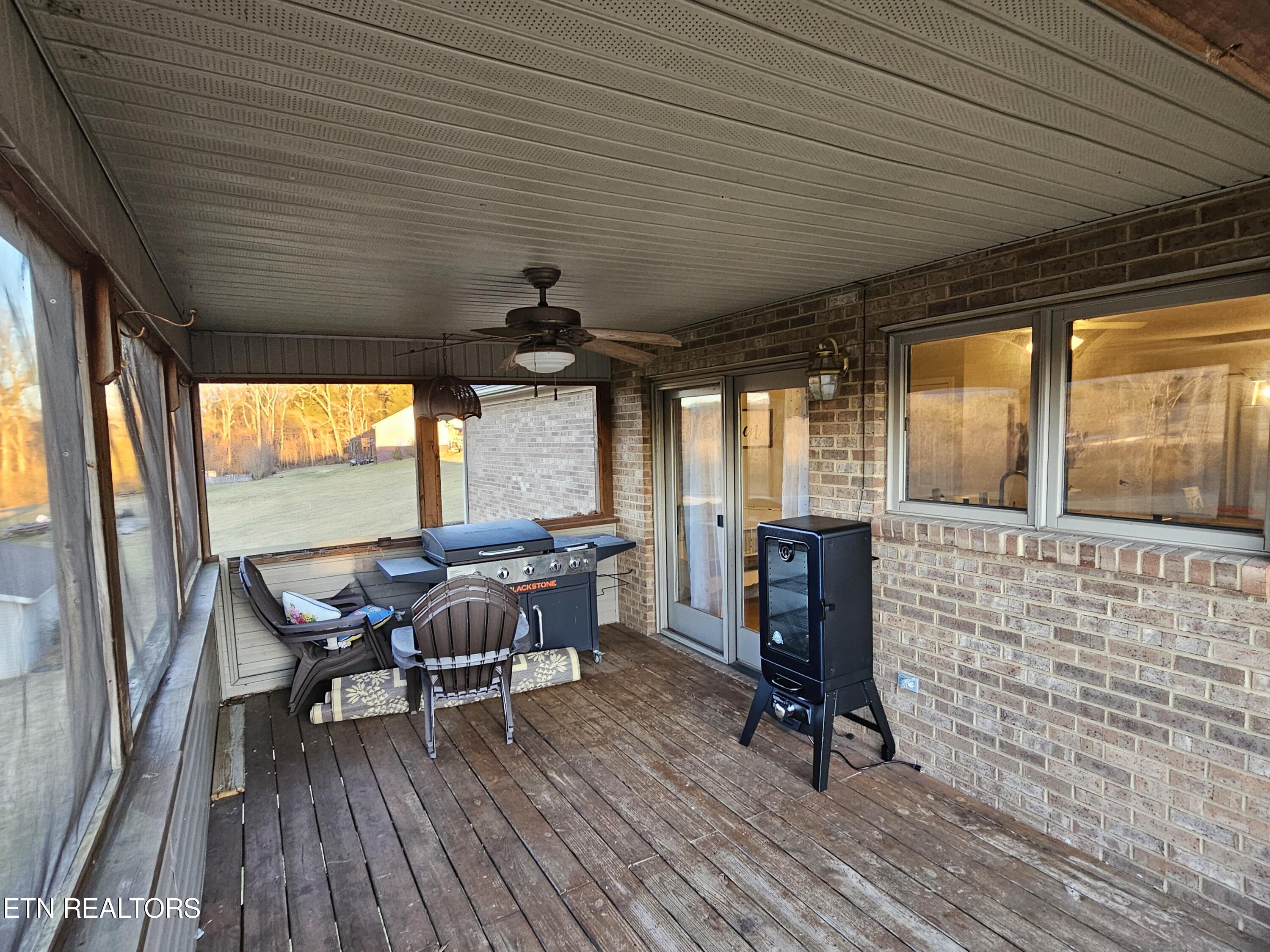 2734 Back Valley Road Speedwell, TN 37870 - Photo 18 of 42 1000023055