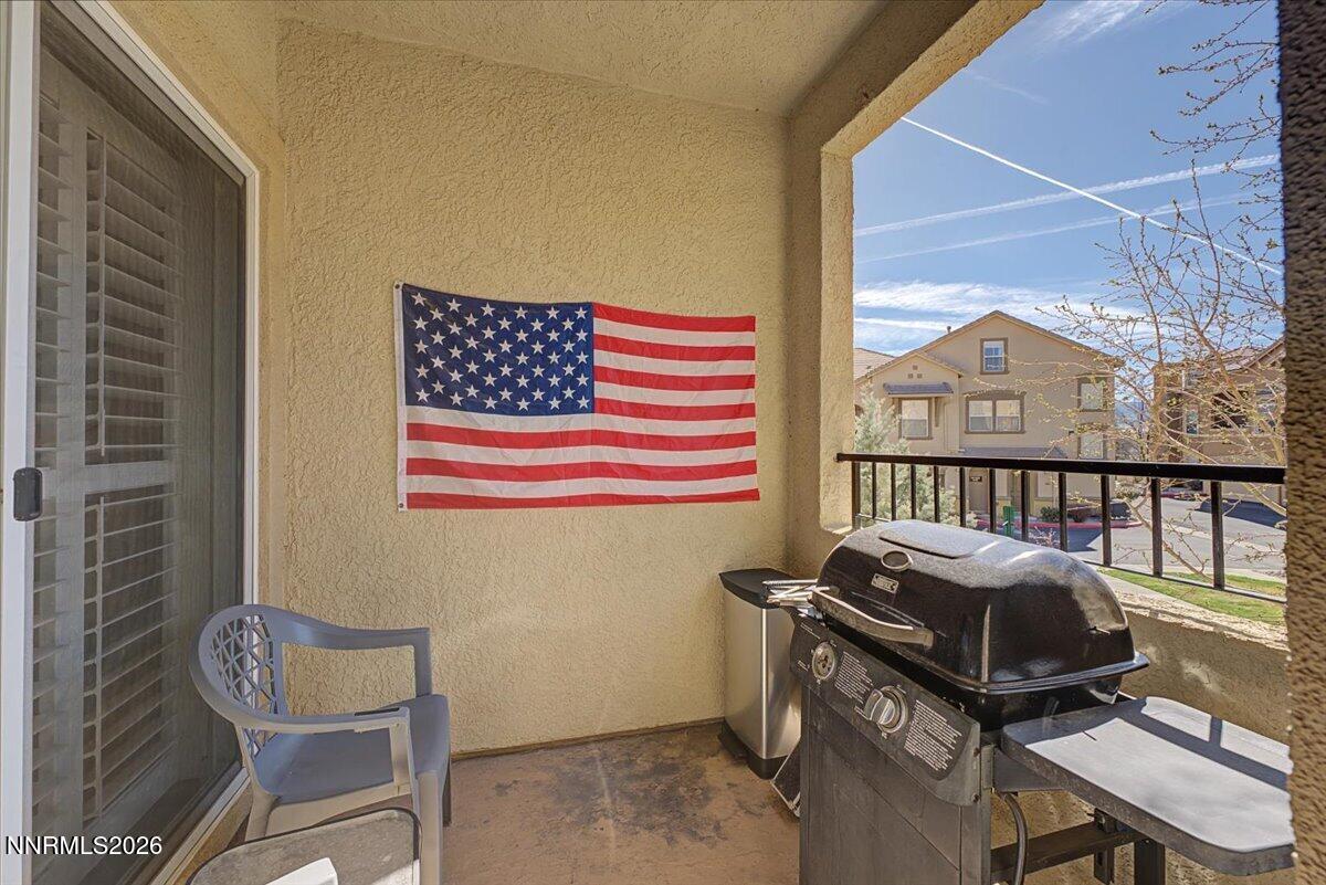 17000 Wedge Parkway, Unit 2625 Reno, NV 89511 - Photo 42 of 42 a room with furniture and a window