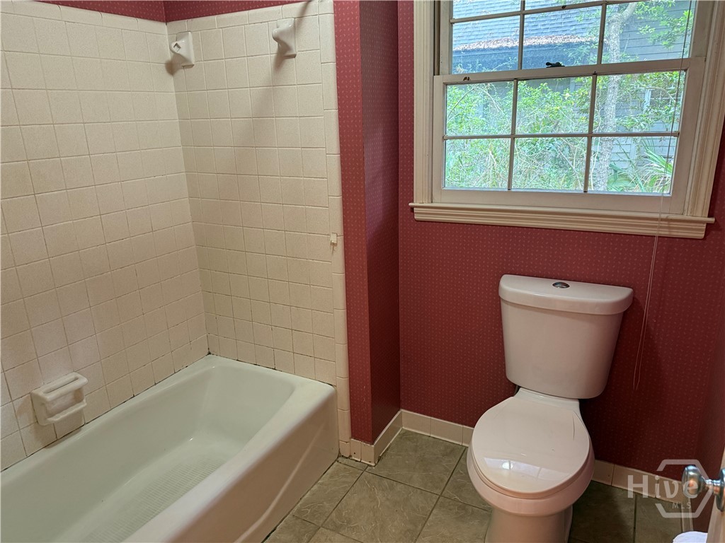 18 Monastery Road Savannah, GA 31411 - Photo 39 of 50 Hall bath