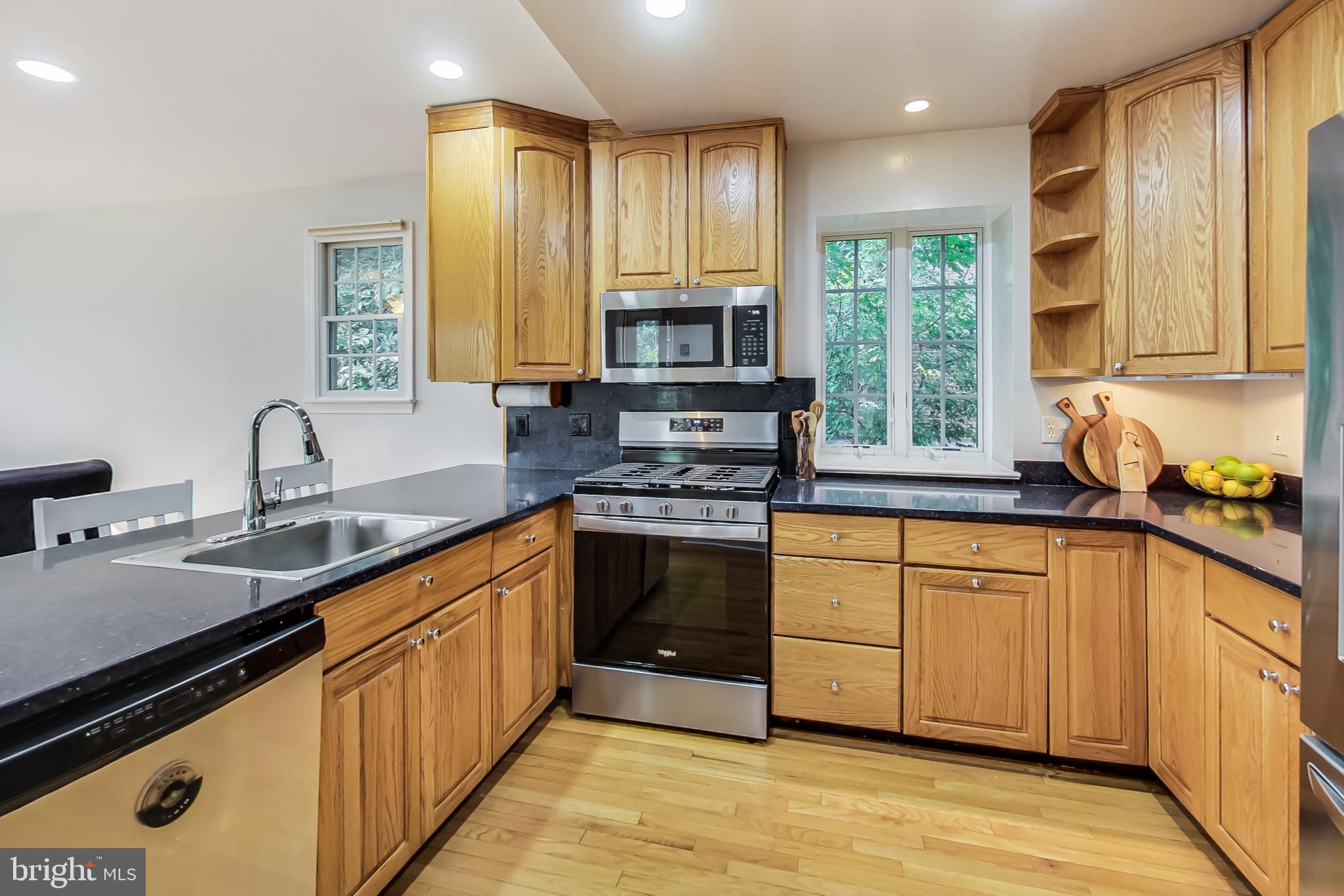 9608 Sutherland Road Silver Spring, MD 20901 - Photo 11 of 52