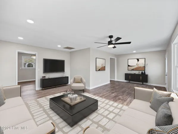 $315,000 | 404 Maplehurst Drive, Jacksonville, NC 28540