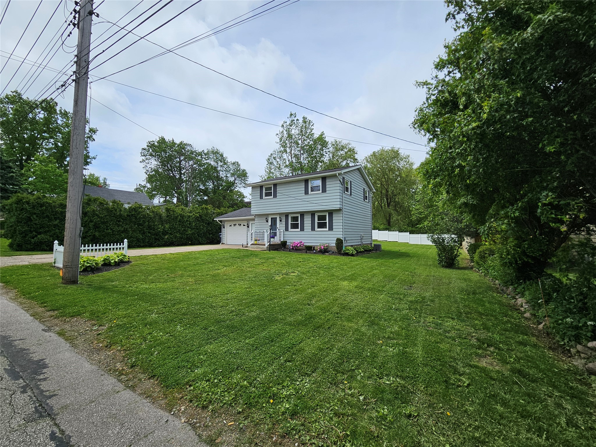 3716 Amherst Road Erie, PA 16506 - Photo 3 of 33 Gallery Image 3