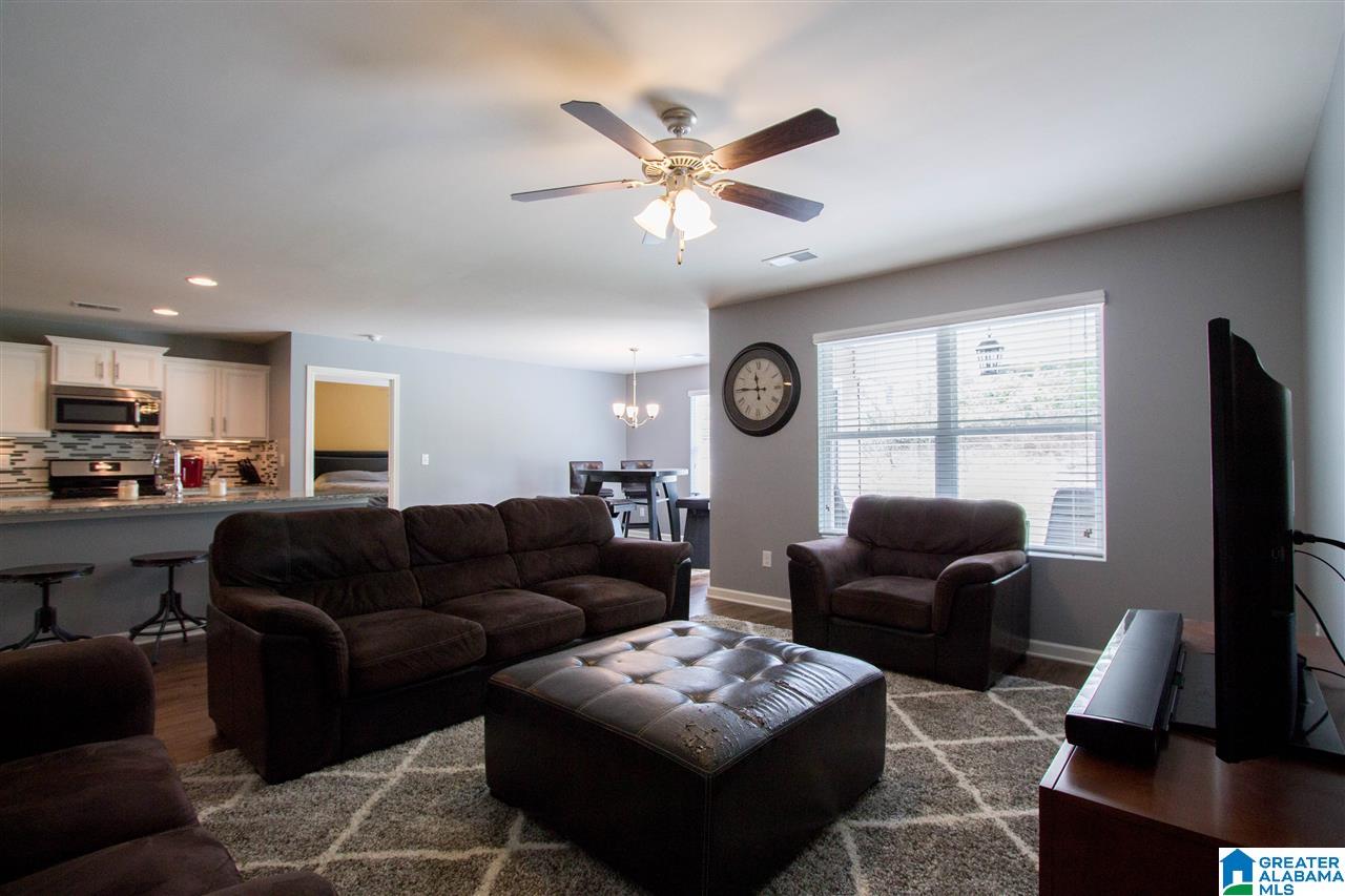 812 Huntington Trace Chelsea, AL 35043 - Photo 2 of 32
