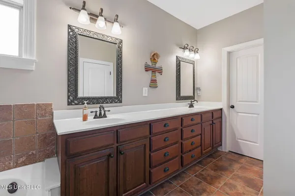 $549,500 | 7247 Eastern Drive, Olive Branch, MS 38654