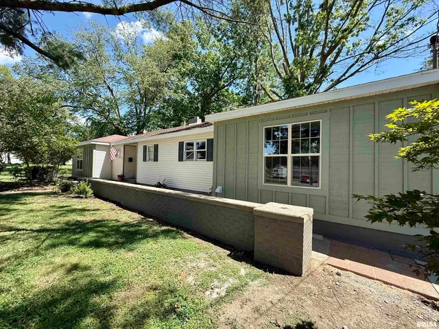 $229,000 | 507 West Grand Avenue, Carterville, IL 62918