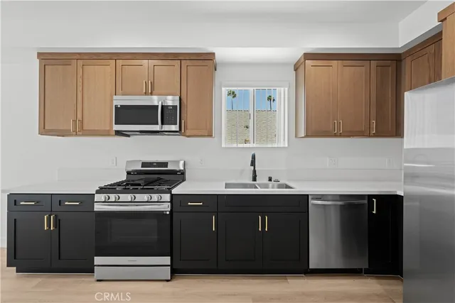 $2,650 | 1039 West 43rd Street, Unit 2, Los Angeles, CA 90037