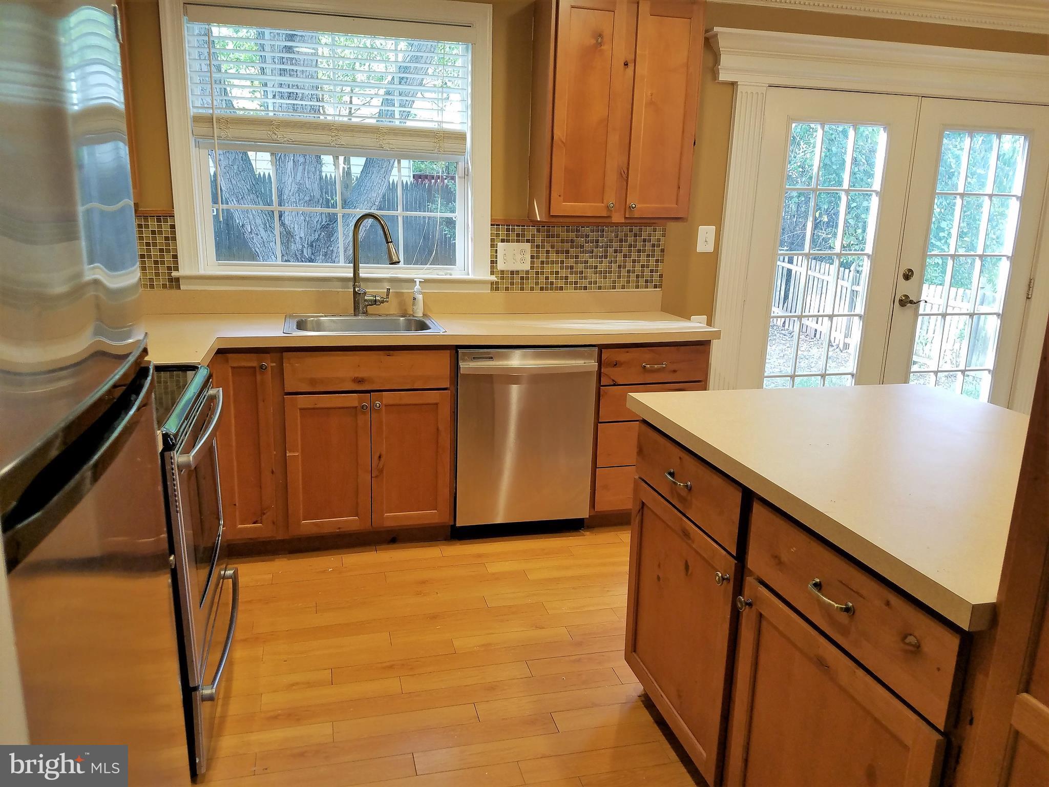 113 Applecreek Road Frederick, MD 21702 - Photo 10 of 22 Great kitchen with stainless appliances