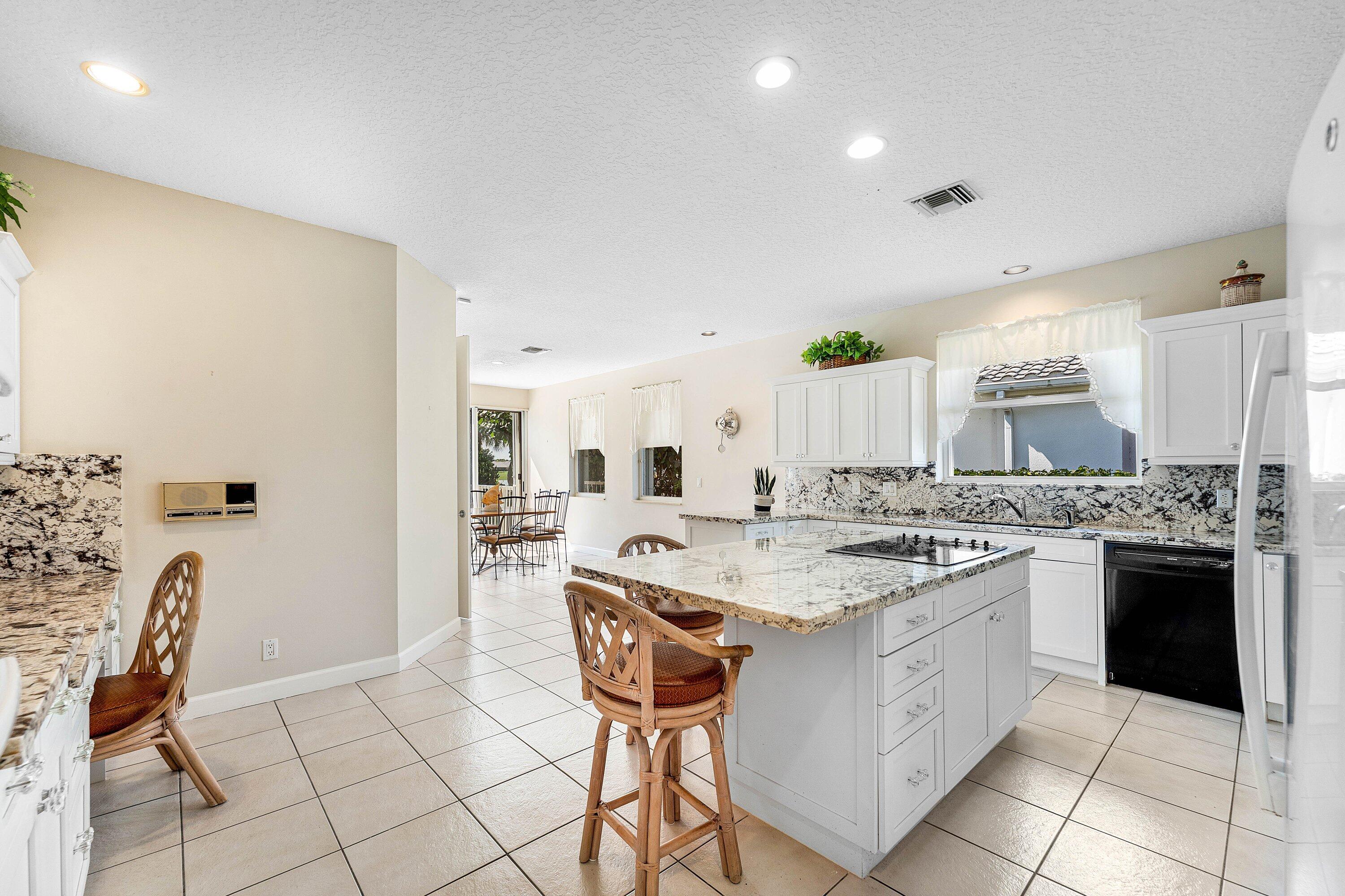 4 Sutton Drive Boynton Beach, FL 33436 - Photo 21 of 90 Kitchen