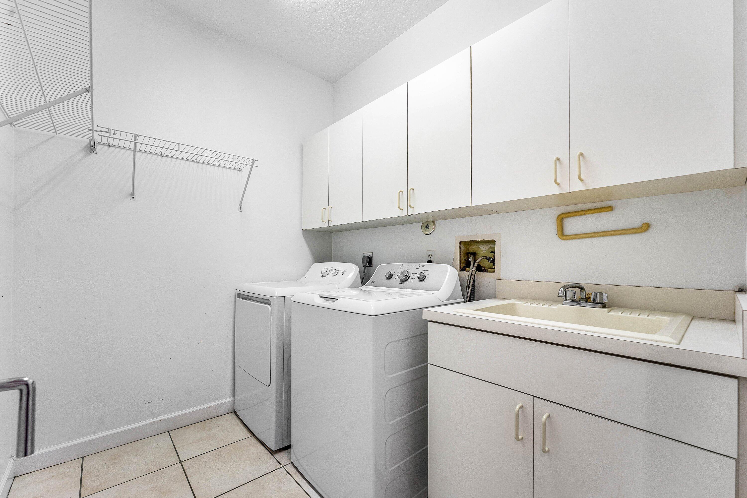 4 Sutton Drive Boynton Beach, FL 33436 - Photo 42 of 90 Laundry