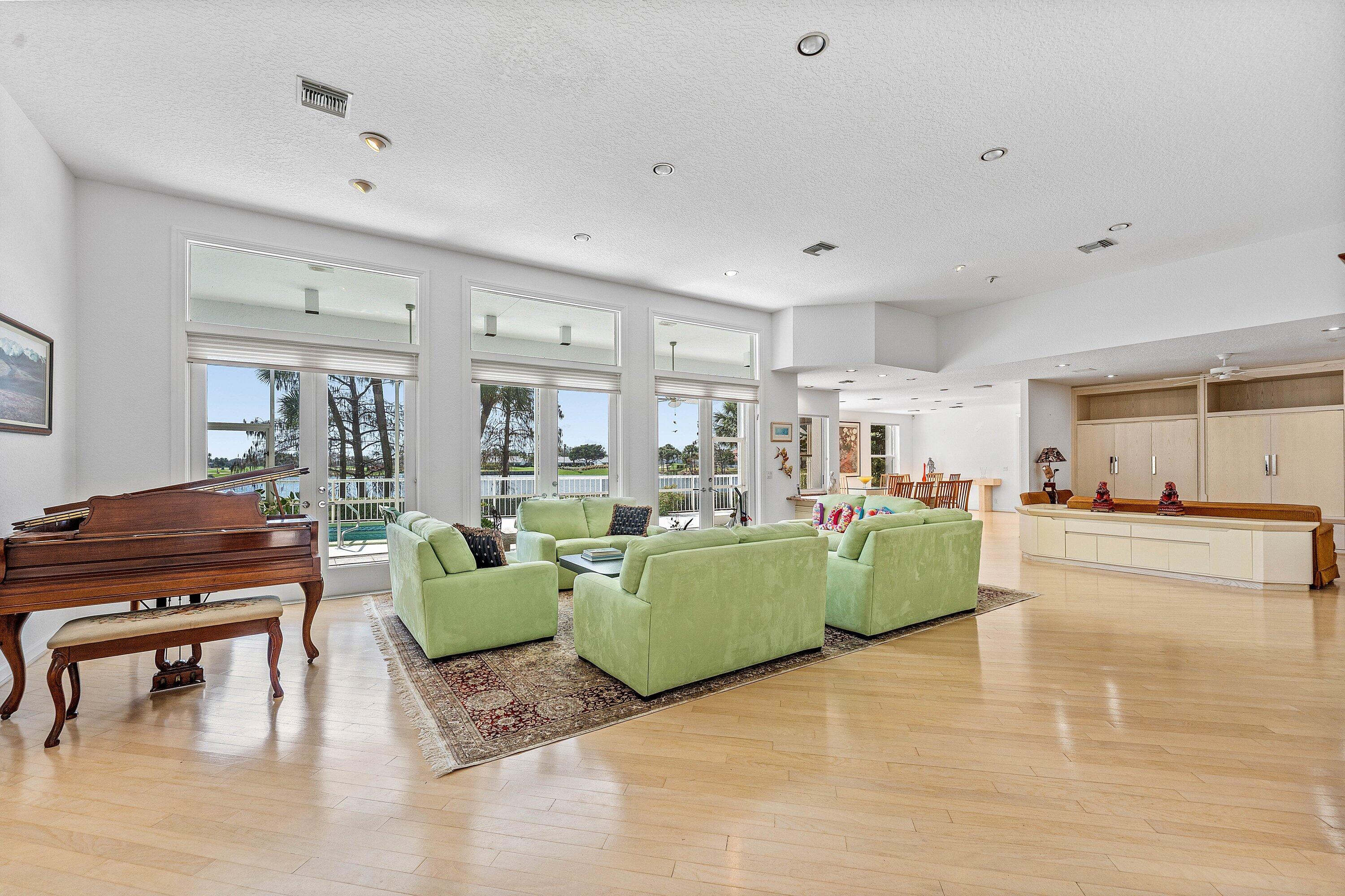 4 Sutton Drive Boynton Beach, FL 33436 - Photo 8 of 90 Living Room