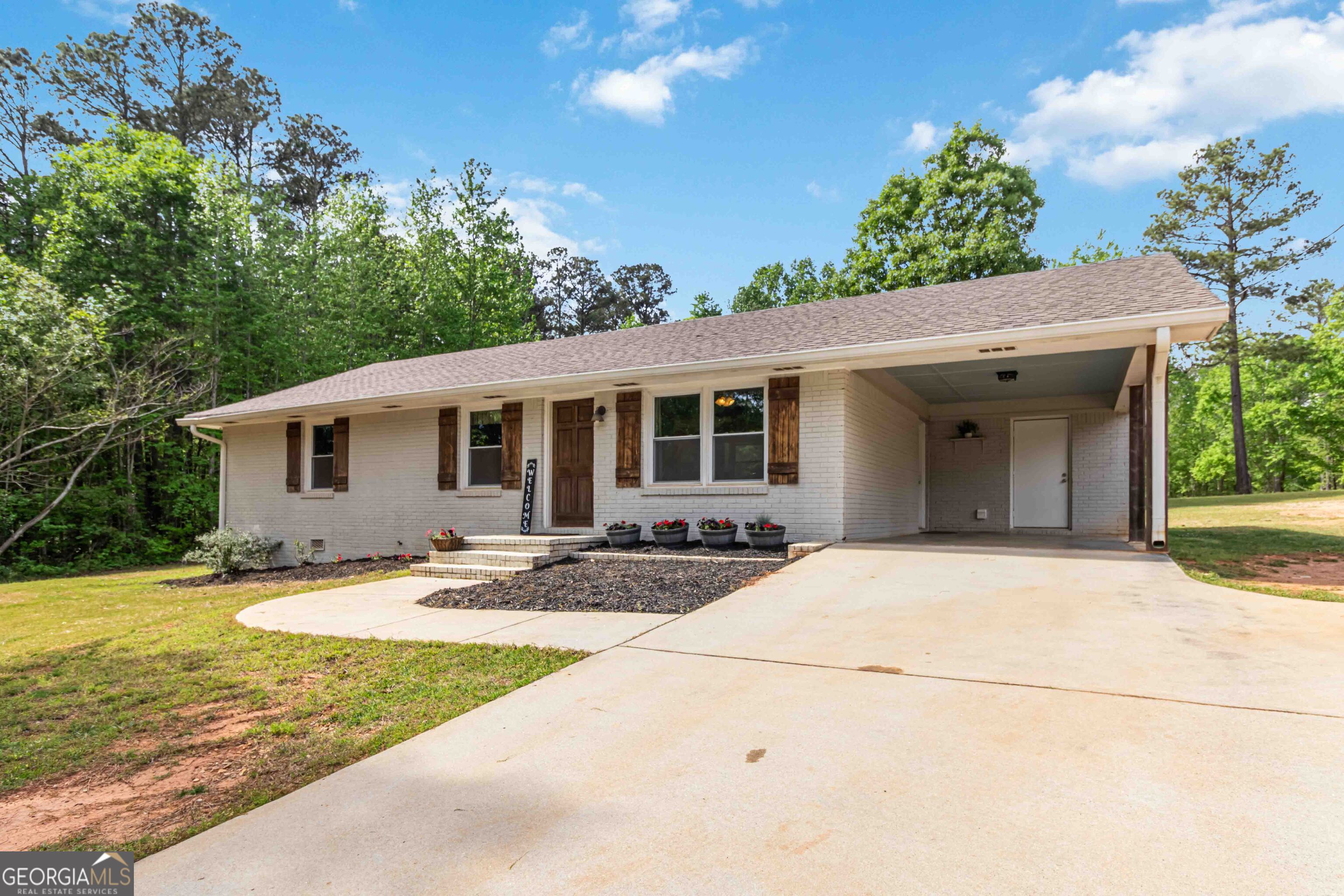 899 Simmons Road Social Circle, GA 30025 - Photo 2 of 31