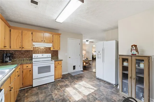 $279,900 | 216 Whispering Pine Circle, White, GA 30184