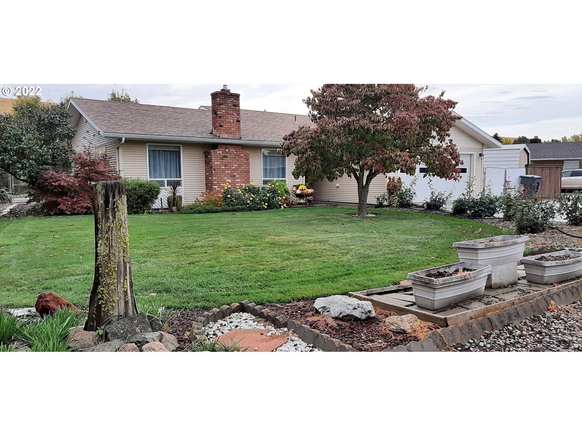 1447 Southwest 45th Street Pendleton, OR 97801 - Photo 2 of 21 a front view of a house with a yard