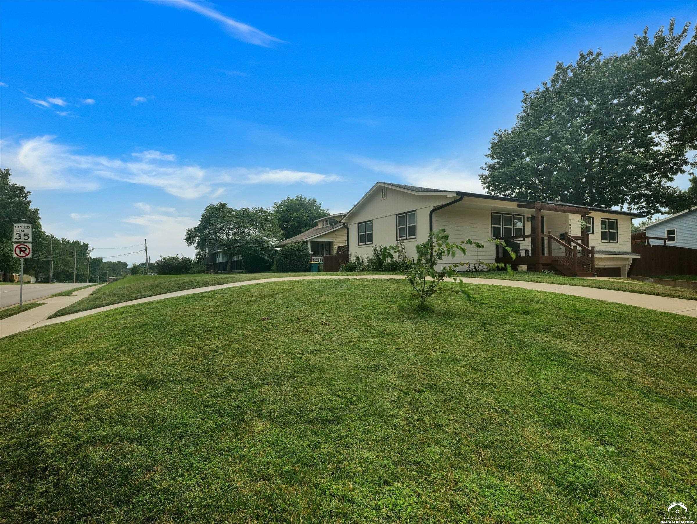 7002 Nieman Road Shawnee, KS 66203 - Photo 2 of 36 Gallery Image 2