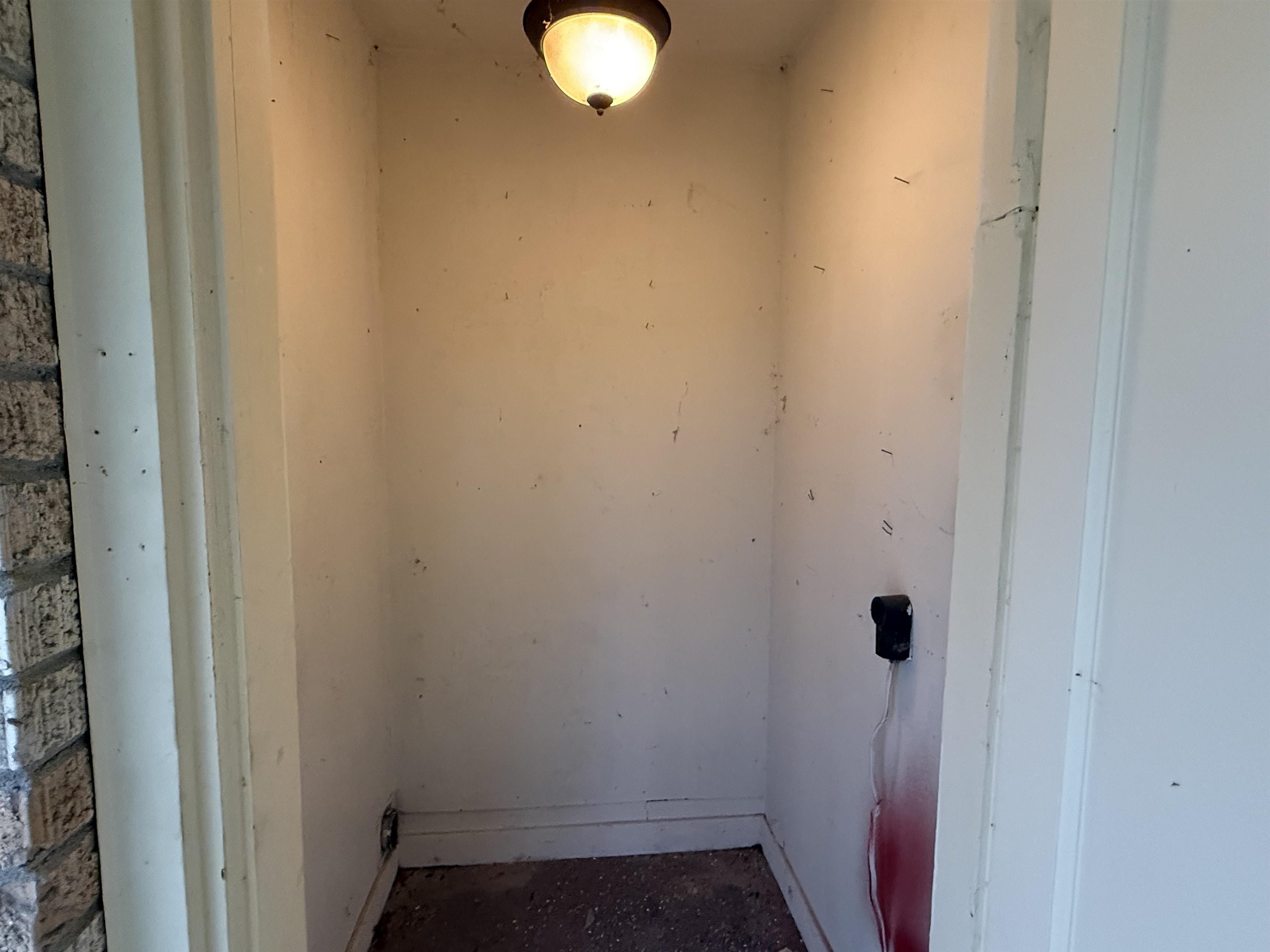 4408 Jamerson Road Memphis, TN 38122 - Photo 8 of 16 a small space with a window