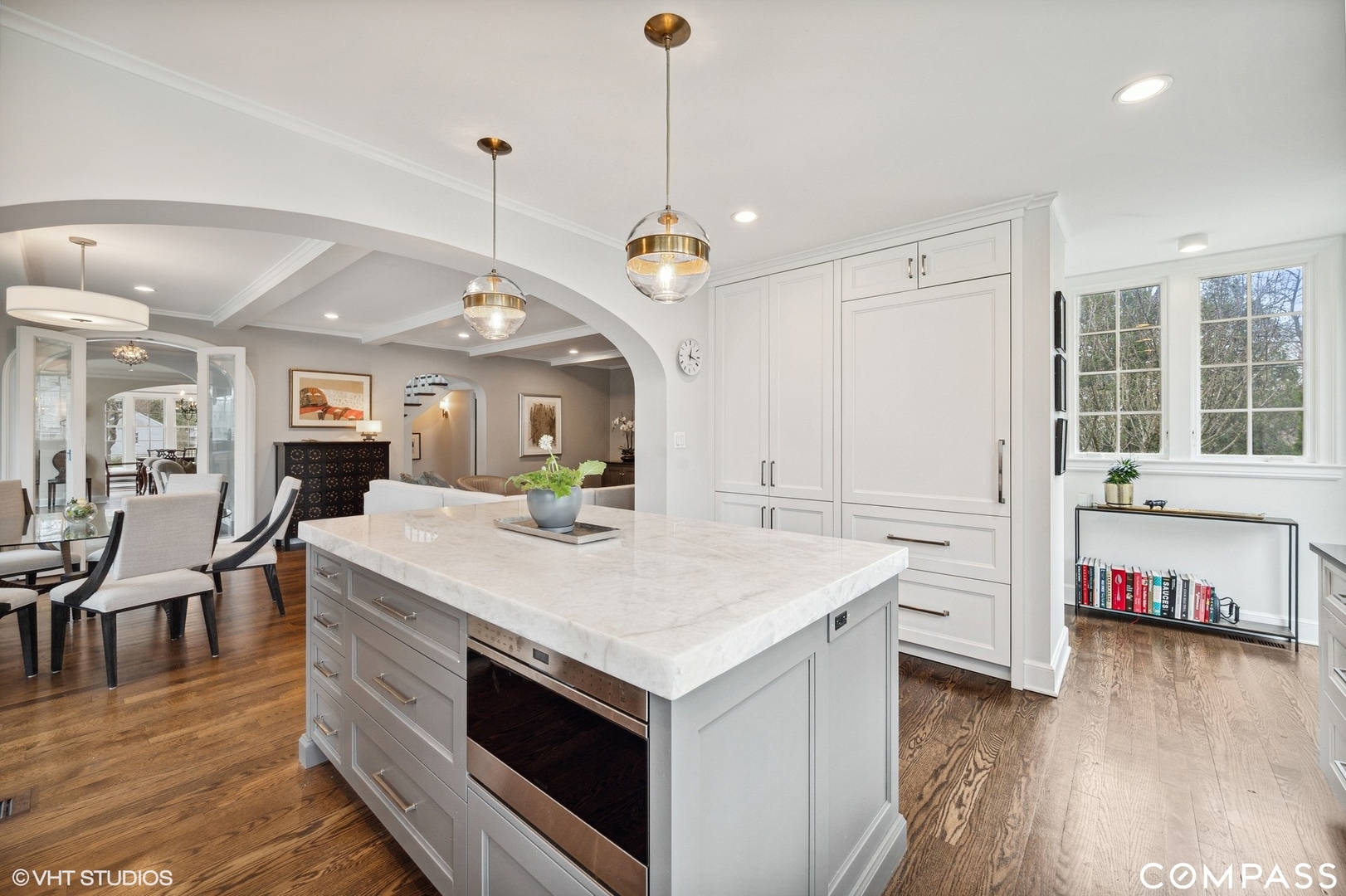 460 Berkeley Avenue Winnetka, IL 60093 - Photo 21 of 45 a view of living room and kitchen