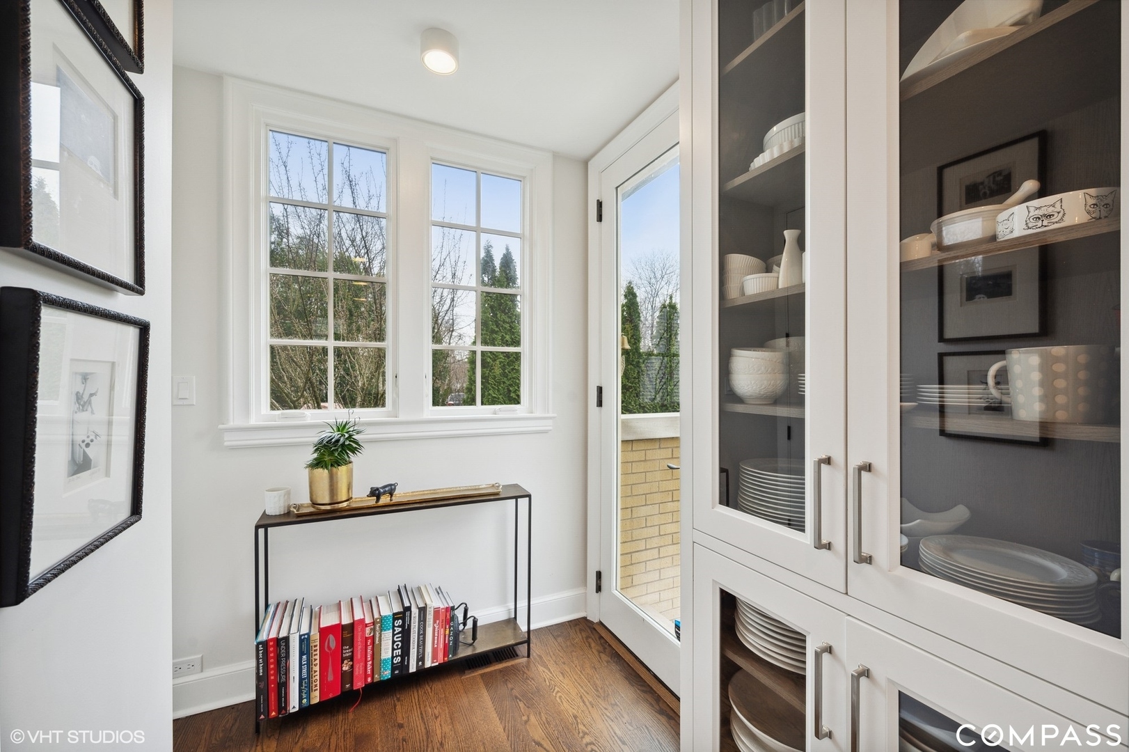 460 Berkeley Avenue Winnetka, IL 60093 - Photo 23 of 45 a view of a entryway of the house