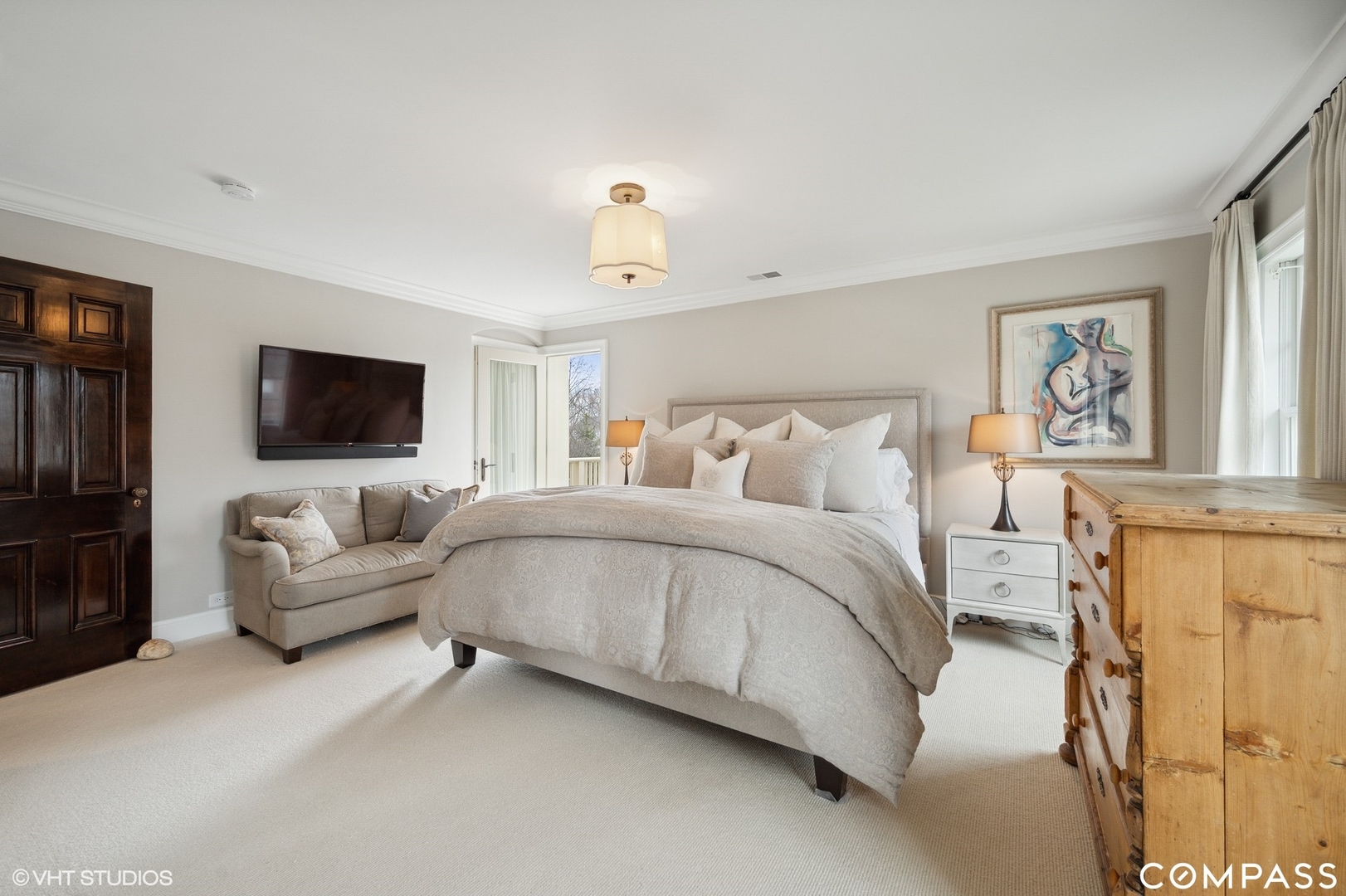460 Berkeley Avenue Winnetka, IL 60093 - Photo 26 of 45 a spacious bedroom with a bed and a flat screen tv