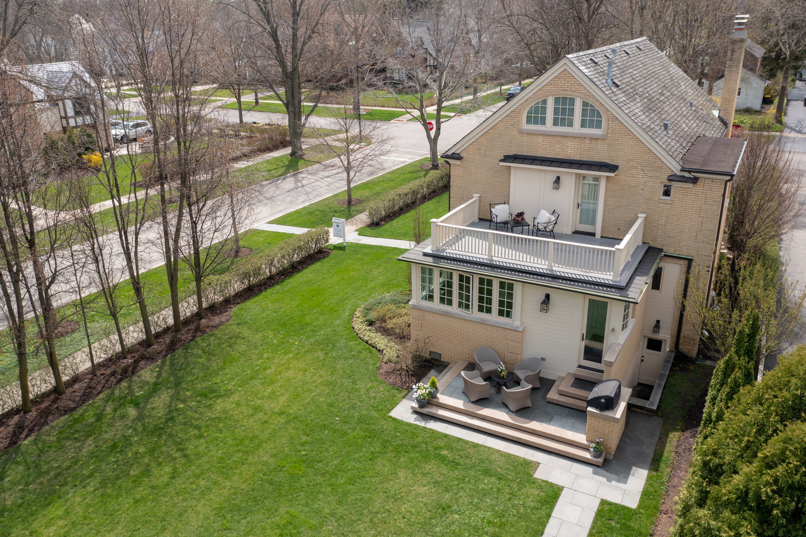 460 Berkeley Avenue Winnetka, IL 60093 - Photo 28 of 45 a front view of a house with a yard