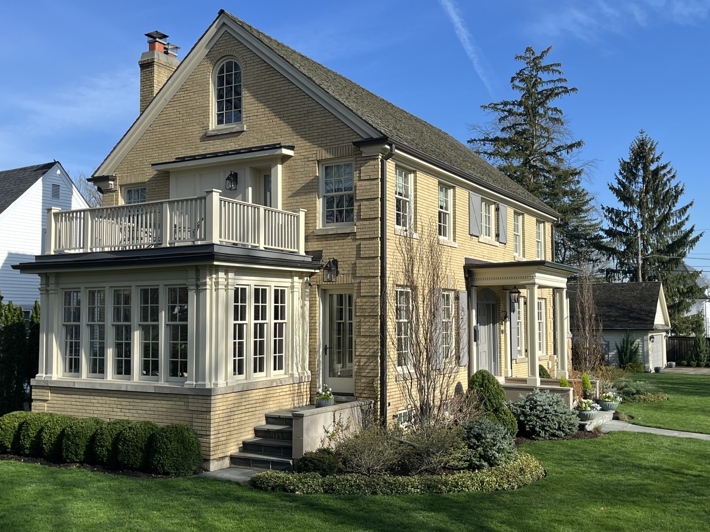 460 Berkeley Avenue Winnetka, IL 60093 - Photo 4 of 45 a front view of a house with a yard