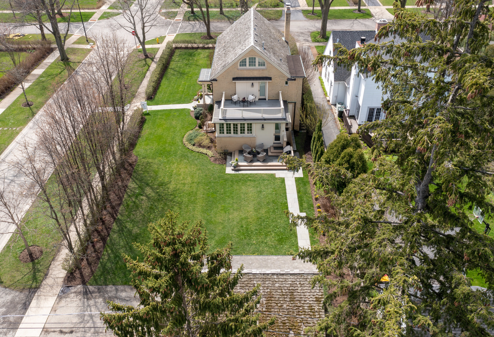 460 Berkeley Avenue Winnetka, IL 60093 - Photo 41 of 45 a view of a big yard with plants and large trees