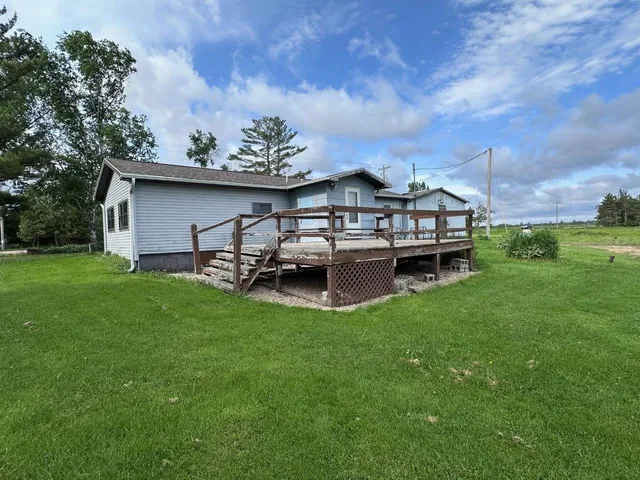 $181,700 | W9958 Highway 76, Bear Creek, WI 54922
