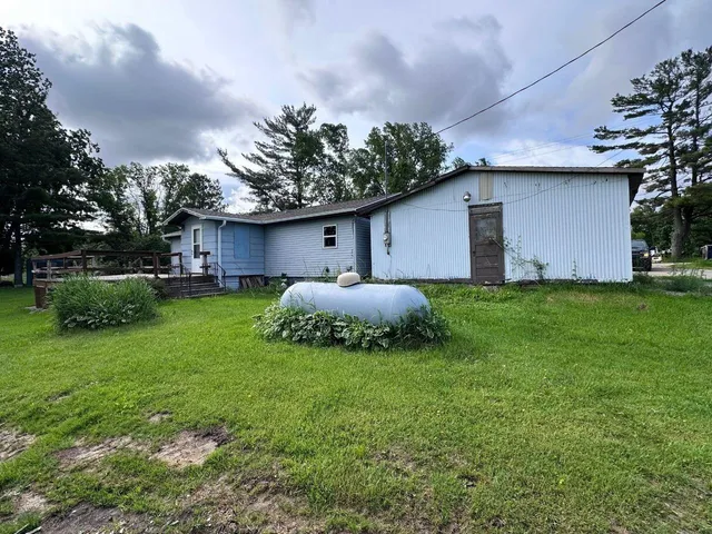 $181,700 | W9958 Highway 76, Bear Creek, WI 54922