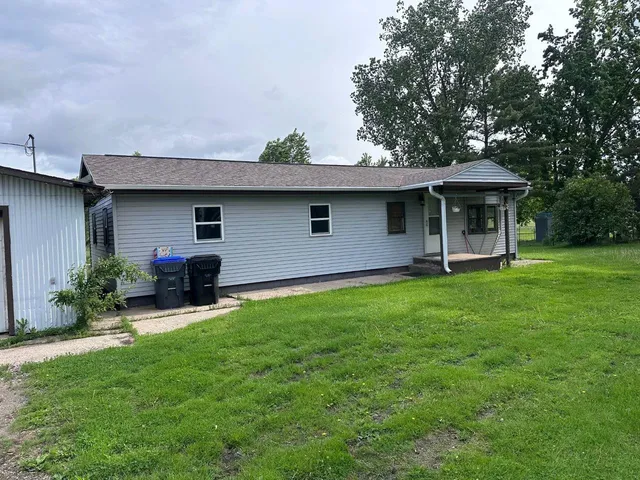 $181,700 | W9958 Highway 76, Bear Creek, WI 54922
