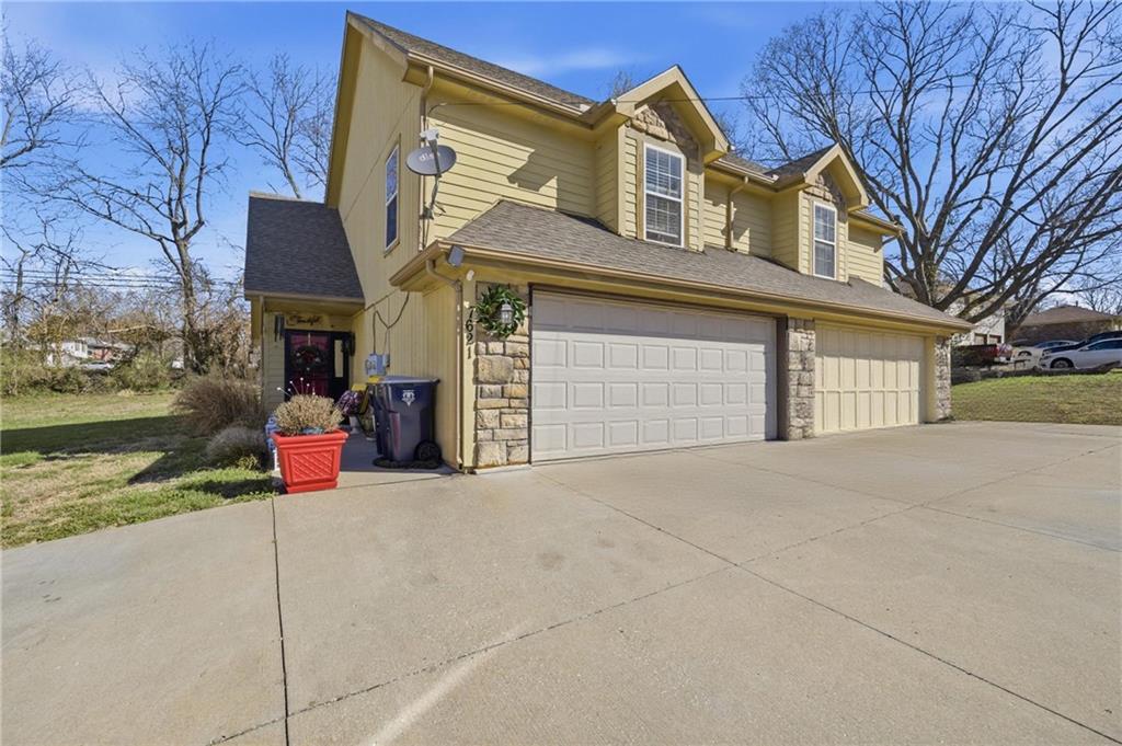 7621 Bannister Road Kansas City, MO 64134 - Photo 2 of 23
