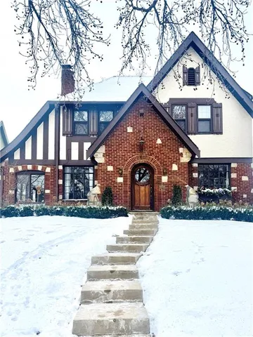 $439,950 | 39 West Winthrope Road, Kansas City, MO 64113