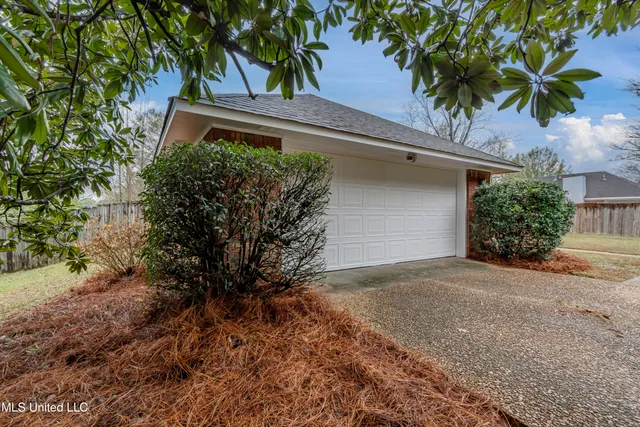 $274,999 | 409 Hawthorne Drive, Madison, MS 39110