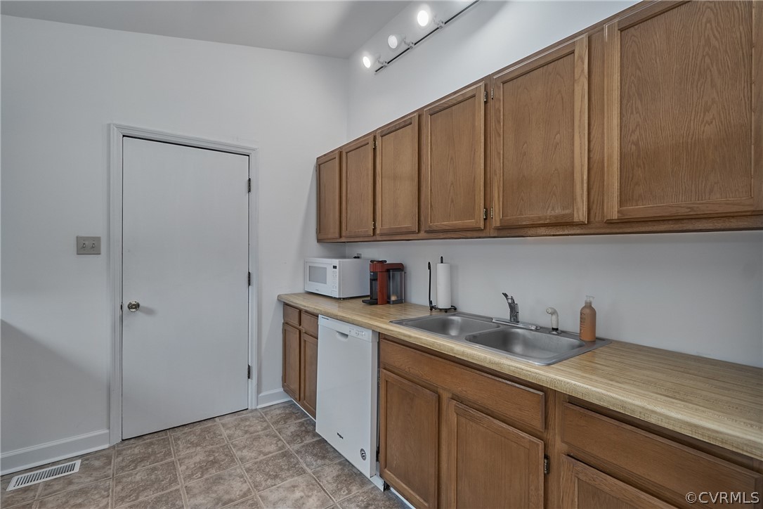 4325 Worsham Road Powhatan, VA 23139 - Photo 17 of 42 Plenty of cabinet space