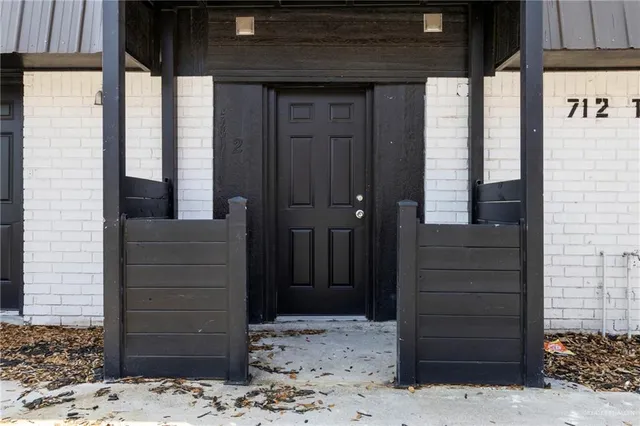 a view of entryway front of house