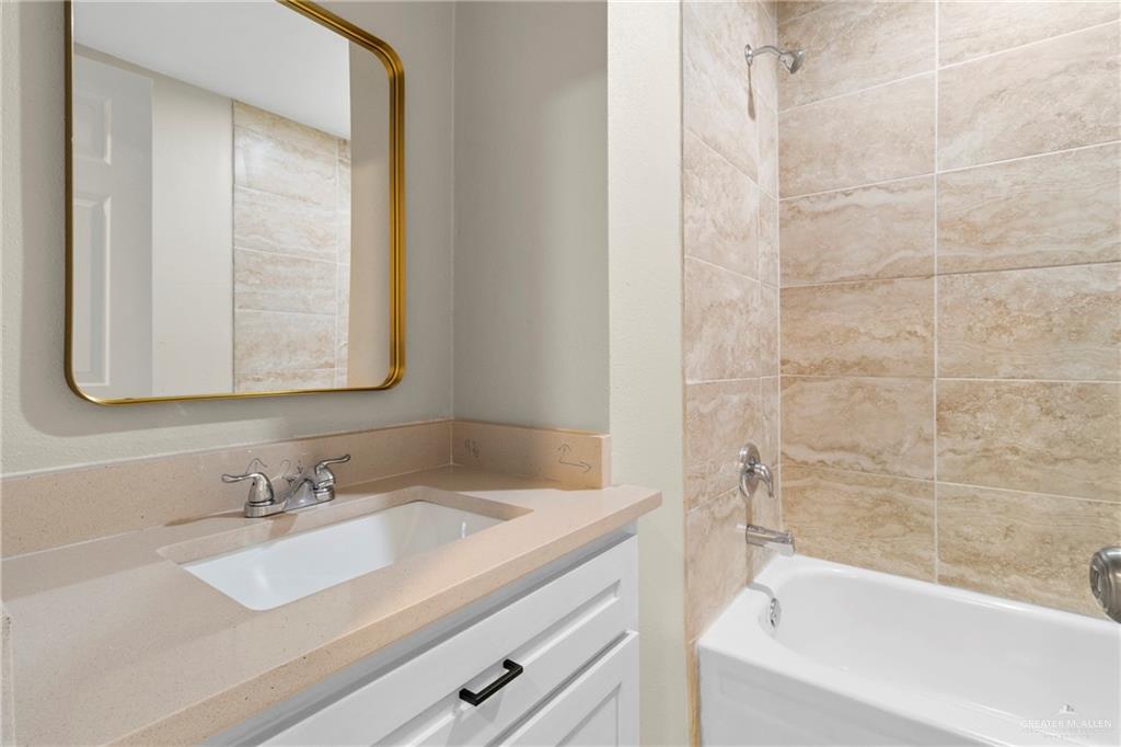 712 Toronto Avenue McAllen, TX 78503 - Photo 9 of 13 a bathroom with a sink and a bathtub