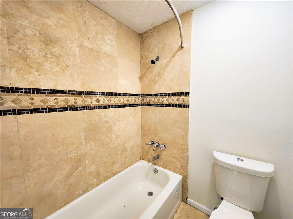 8740 Roswell Road, Unit 9D Atlanta, GA 30350 - Photo 14 of 16 Gallery Image 14