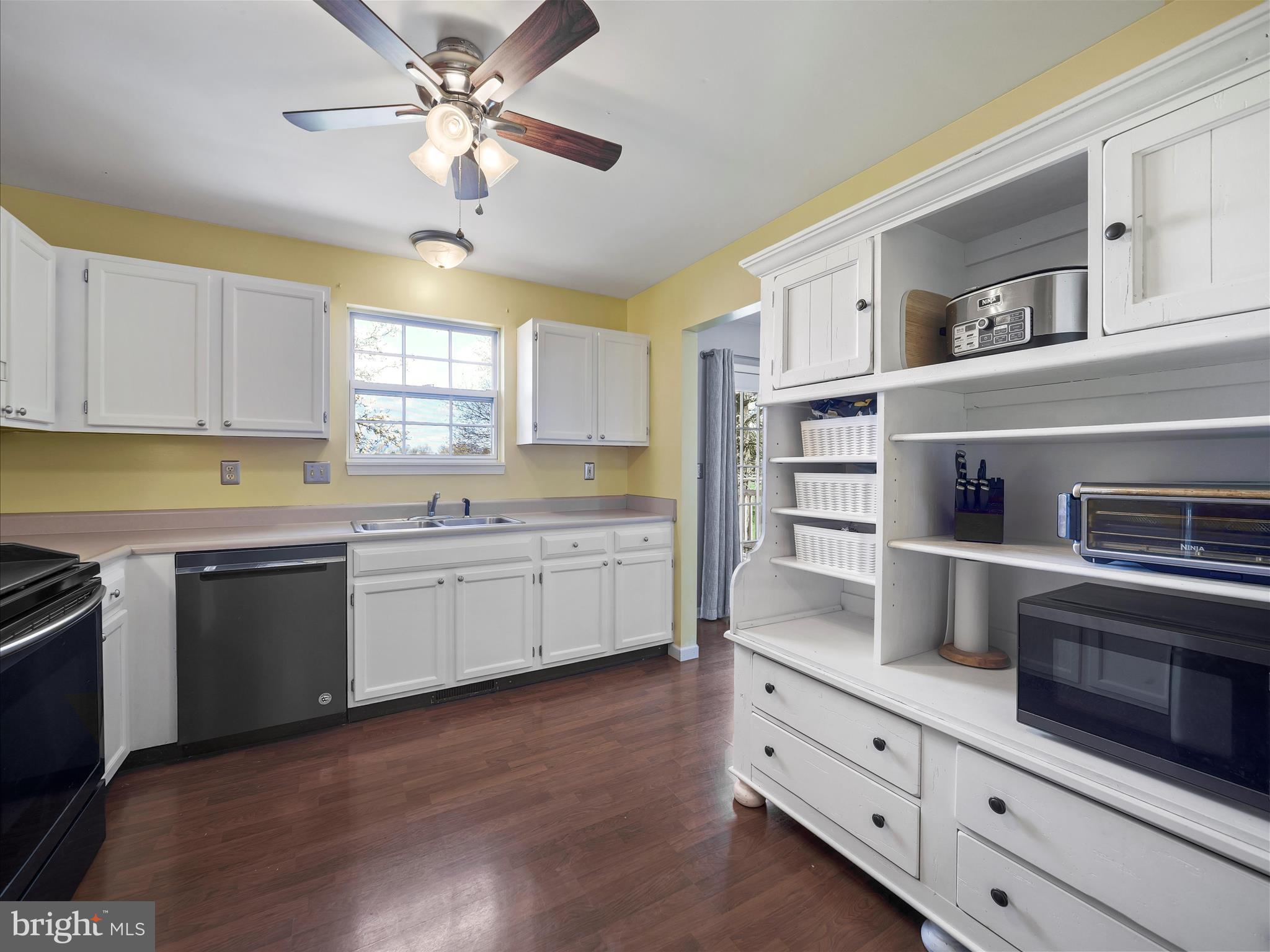 585 Walnut Bottom Road Shippensburg, PA 17257 - Photo 6 of 32 Kitchen
