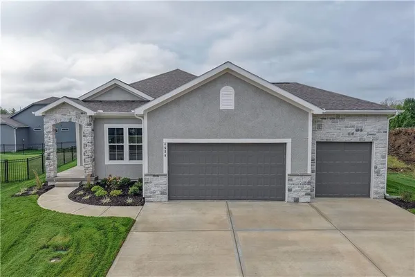 $565,000 | 4528 Southwest Berkshire Drive, Lee's Summit, MO 64083