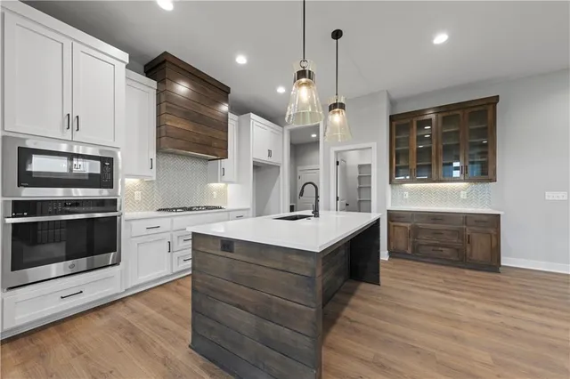 $575,000 | 4528 Southwest Berkshire Drive, Lee's Summit, MO 64083