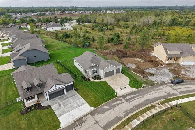 $575,000 | 4528 Southwest Berkshire Drive, Lee's Summit, MO 64083