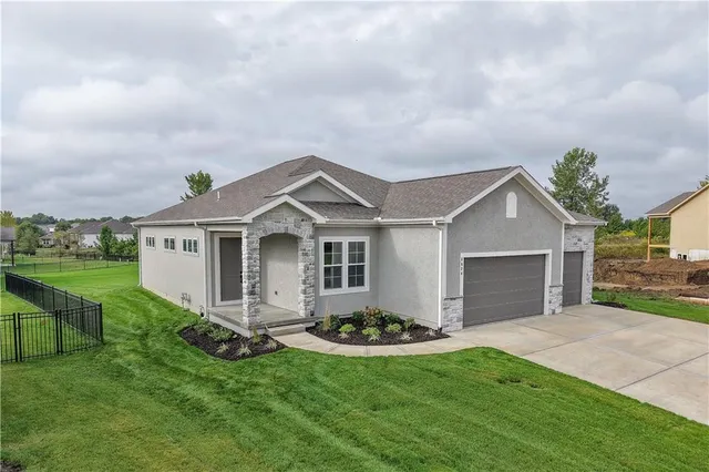 $575,000 | 4528 Southwest Berkshire Drive, Lee's Summit, MO 64083