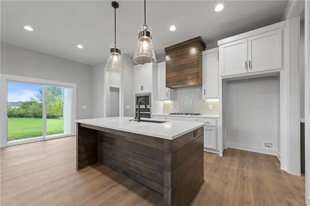 $575,000 | 4528 Southwest Berkshire Drive, Lee's Summit, MO 64083