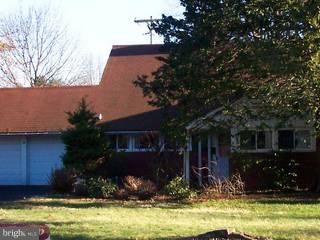 38 Four Leaf Road Levittown, PA 19056 - Photo 1 of 4 Gallery Image 1