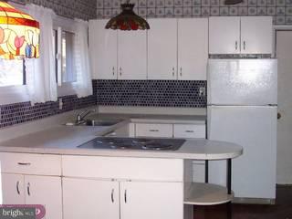 38 Four Leaf Road Levittown, PA 19056 - Photo 2 of 4 Gallery Image 2
