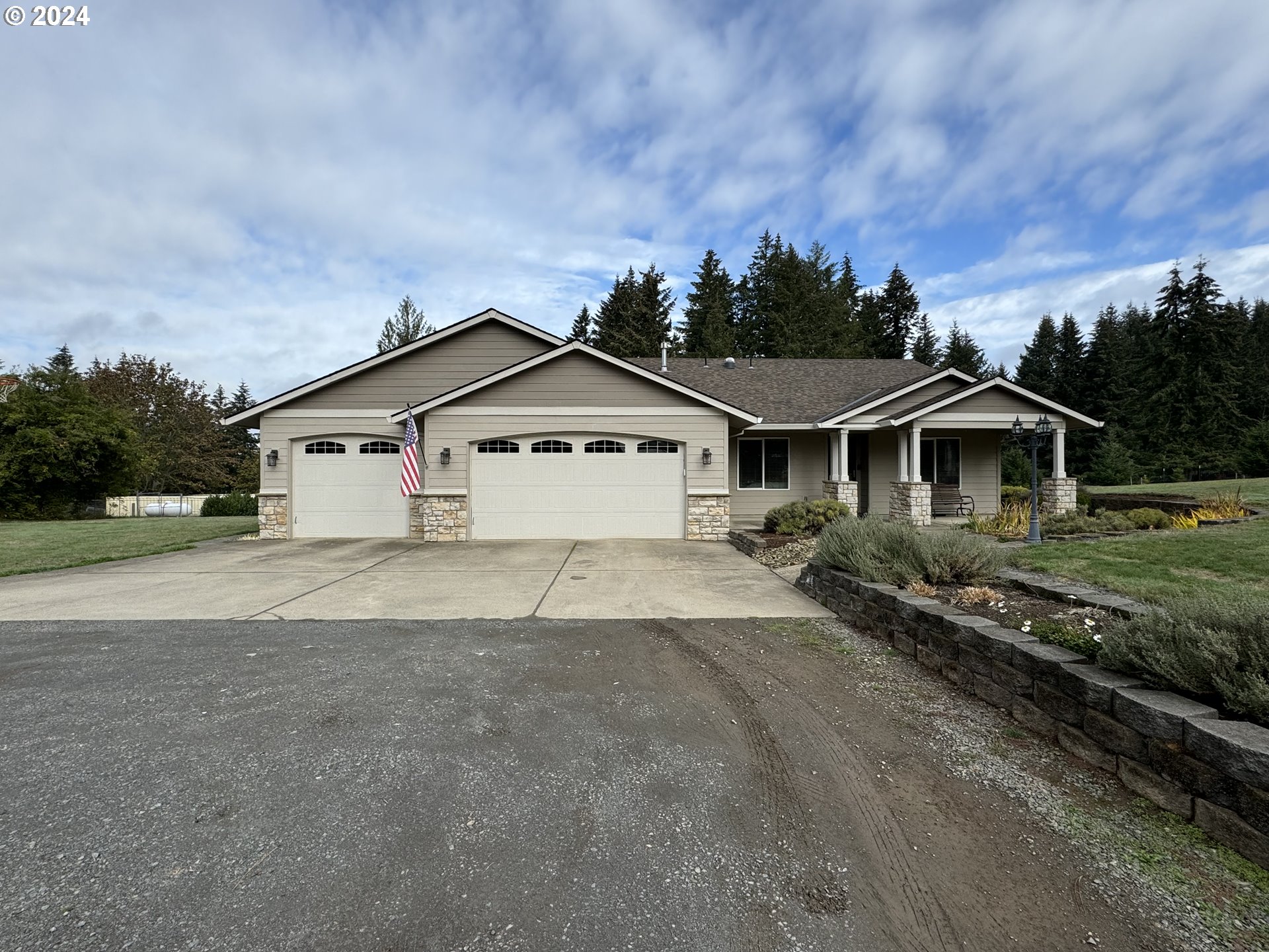 19795 South Young Road Molalla, OR 97038 - Photo 1 of 39 Gallery Image 1